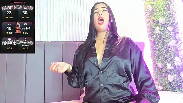 Snapshot of Skarlett_hot_ chatting on October 2025 09:35:02 PM Skarlett hot online show from October 2025 09:35:02 PM