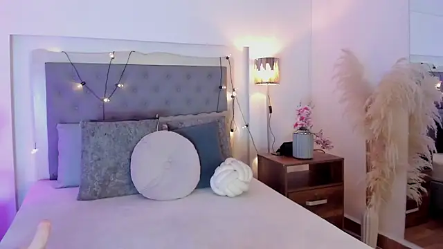 aby smiith  online show from April 2026 07:53:01 PM