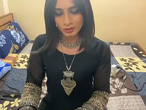Snapshot of LuvLayla chatting on April 2026 08:44:01 PM LuvLayla online show from April 2026 08:44:01 PM