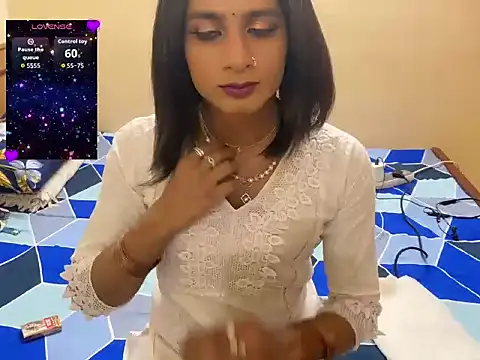 Snapshot of LuvLayla chatting on April 2026 08:10:01 PM LuvLayla online show from April 2026 08:10:01 PM