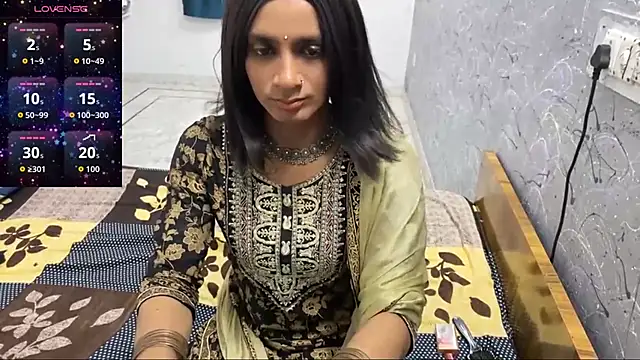 Snapshot of LuvLayla chatting on June 2026 11:02:01 PM LuvLayla online show from June 2026 11:02:01 PM