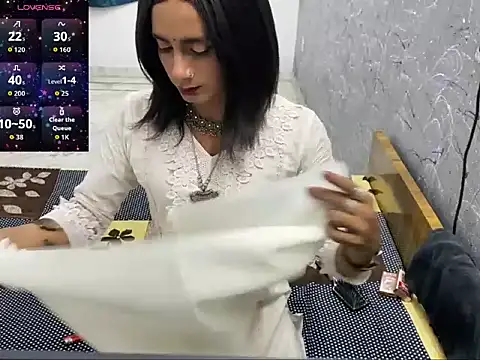 Snapshot of LuvLayla chatting on June 2026 08:19:01 PM LuvLayla online show from June 2026 08:19:01 PM
