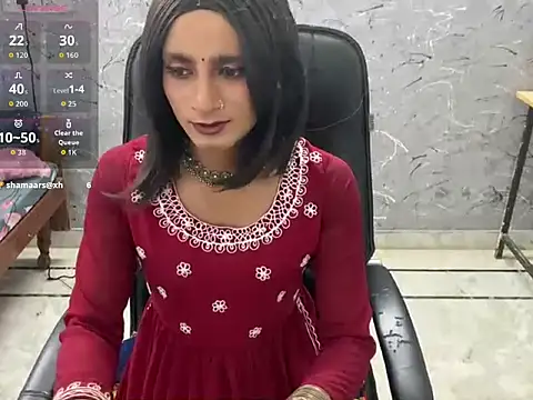 Snapshot of LuvLayla chatting on July 2026 01:05:02 AM LuvLayla online show from July 2026 01:05:02 AM