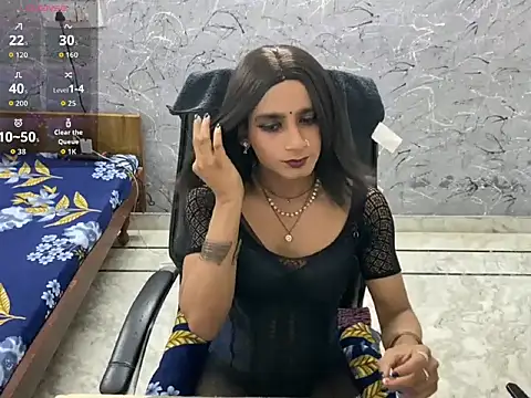 Snapshot of LuvLayla chatting on July 2026 02:05:01 AM LuvLayla online show from July 2026 02:05:01 AM