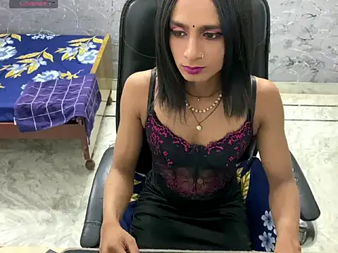Snapshot of LuvLayla chatting on July 2026 06:39:01 PM LuvLayla online show from July 2026 06:39:01 PM