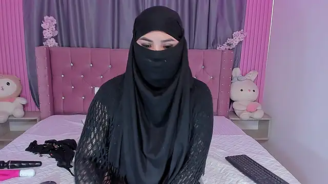 Nayla-Mouna online show from November 2025 12:05:02 PM