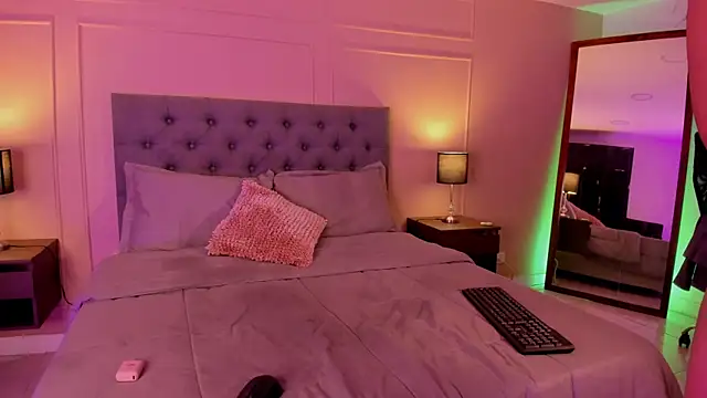 ALICESANDOVAL online show from September 2025 11:45:01 AM