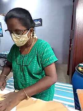 Snapshot of umashreetamil chatting on April 2026 05:40:02 AM umashreetamil online show from April 2026 05:40:02 AM