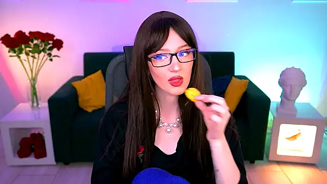 Snapshot of AliceWelch_ chatting on September 2025 09:58:01 AM AliceWelch online show from September 2025 09:58:01 AM