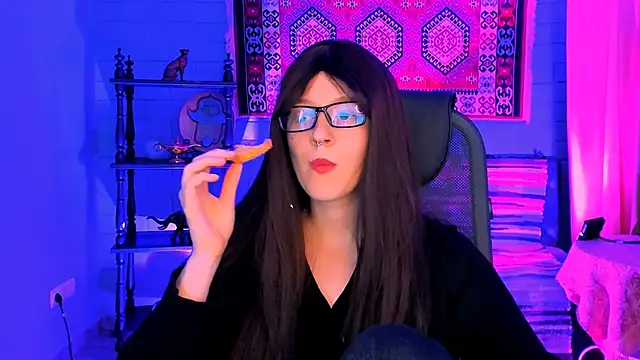 Snapshot of AliceWelch_ chatting on October 2025 12:16:01 PM AliceWelch online show from October 2025 12:16:01 PM