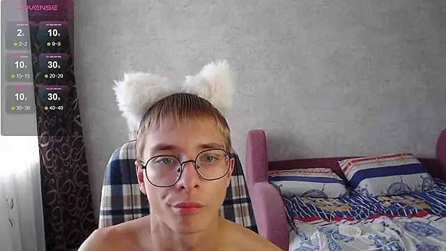 glasses cat online show from September 2025 05:40:01 AM