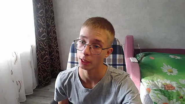 glasses cat online show from September 2025 07:30:01 AM