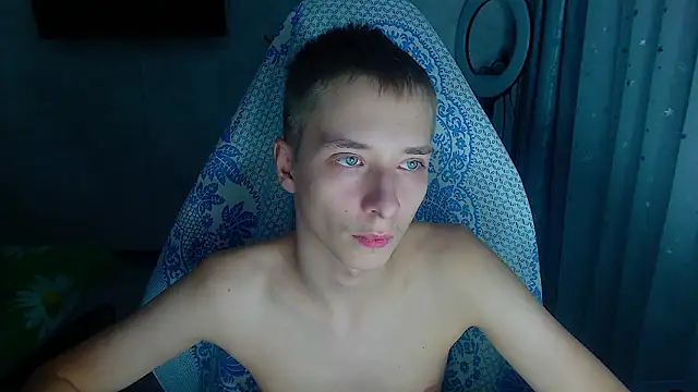 glasses cat online show from February 2026 09:52:01 PM