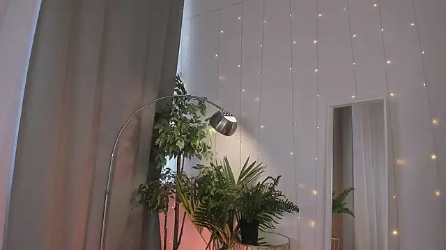 Lina Glow online show from April 2026 06:47:02 AM