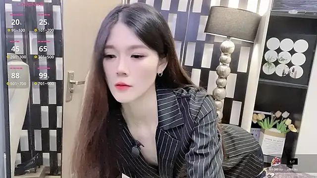 Yueyue-MM online show from November 2025 02:03:01 AM