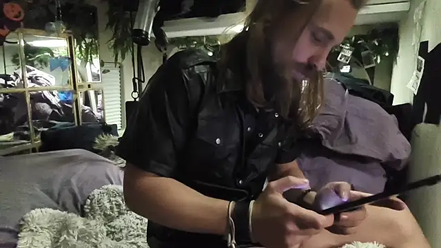 JuliCarl online show from October 2025 03:47:02 AM