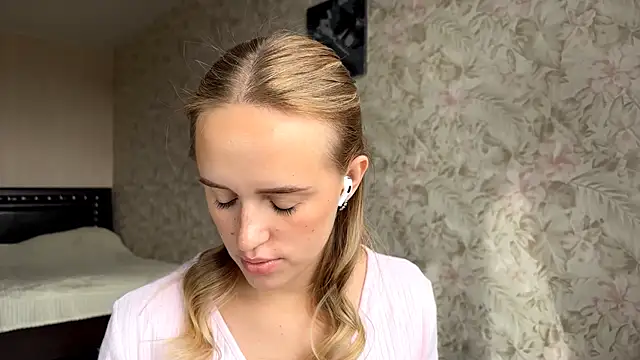 Snapshot of ElisabetLorney chatting on September 2025 08:38:01 AM ElisabetLorney online show from September 2025 08:38:01 AM