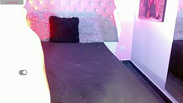 Honey Moontsts online show from February 2026 12:24:02 PM