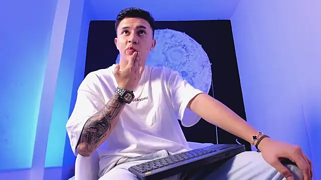 liaamsmiith  online show from October 2025 12:55:01 PM