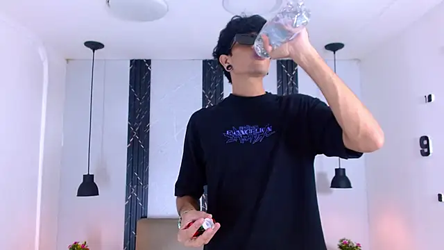 Franvill Trato online show from November 2025 07:26:02 PM