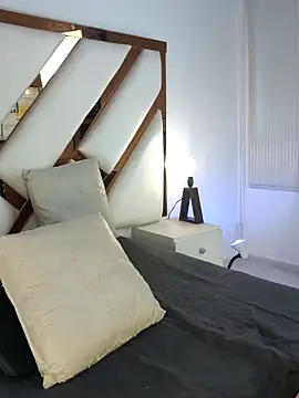 Niicolle Evanss online show from April 2026 07:43:01 PM