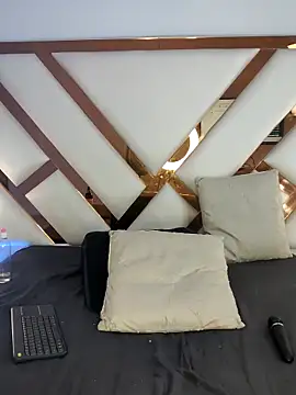 Niicolle Evanss online show from April 2026 07:58:02 PM