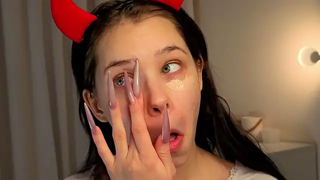 slyshypie online show from November 2025 01:25:02 PM