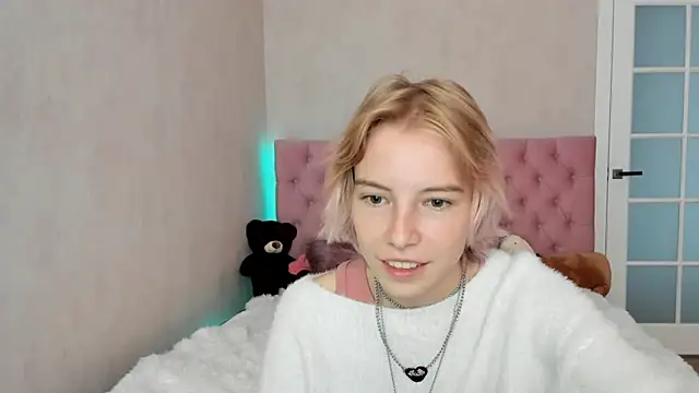 Pink Lila18 online show from September 2025 08:35:01 AM