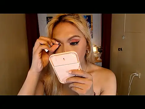 Snapshot of AthenaFLamia chatting on October 2025 04:30:01 AM AthenaFLamia online show from October 2025 04:30:01 AM