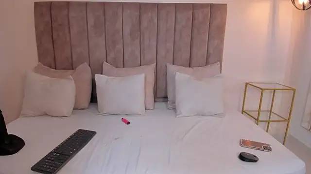 amber colliiins online show from November 2025 05:23:01 PM