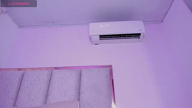 violeta olsen online show from April 2026 09:39:33 PM