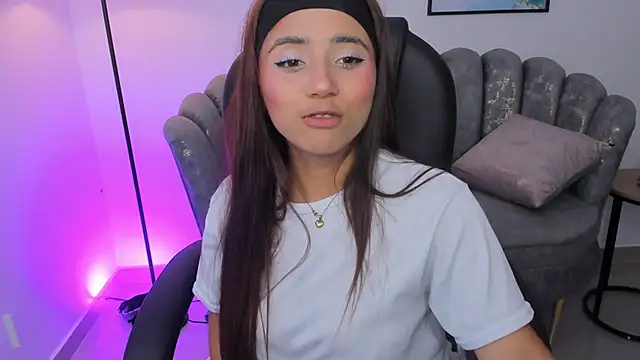 issi loren online show from November 2025 05:00:01 PM