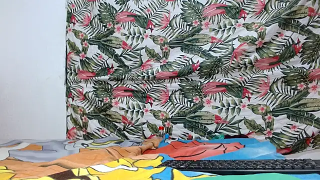 smallkarlakarla online show from January 2026 10:36:02 PM