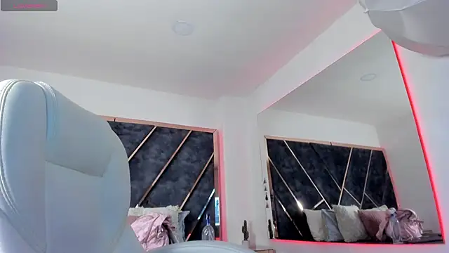 SusanaHenao online show from March 2026 06:00:01 PM