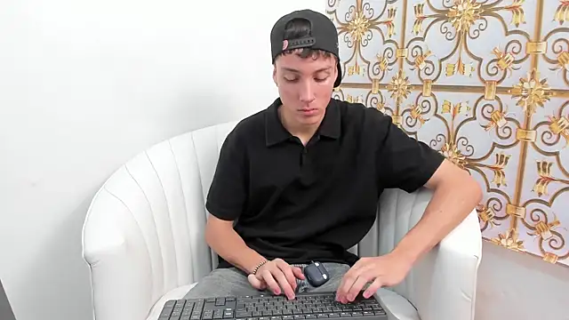 LittleDanny  online show from December 2025 05:09:01 PM