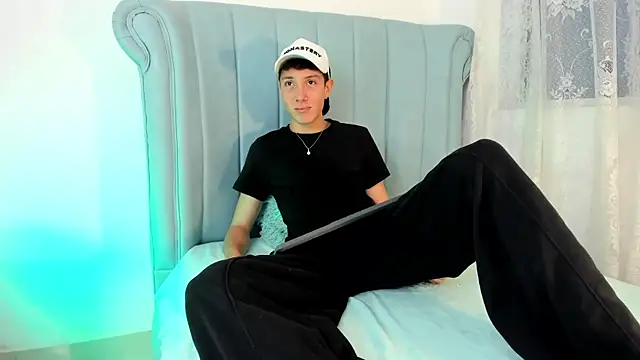 LittleDanny  online show from February 2026 08:57:02 PM