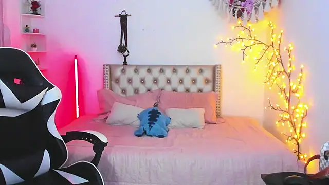 LenaStylesOA online show from April 2026 10:56:02 PM