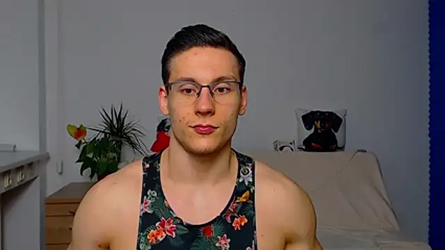 ZeinMiracles online show from December 2025 08:49:02 PM