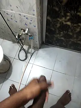 Snapshot of Leon_hot33 chatting on April 2026 08:50:01 PM Leon hot33 online show from April 2026 08:50:01 PM