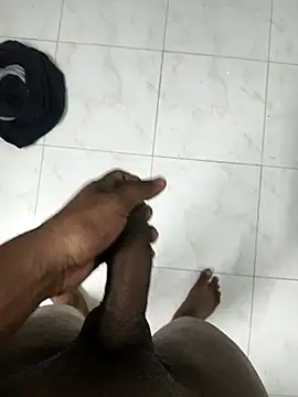 Snapshot of Leon_hot33 chatting on April 2026 10:57:02 AM Leon hot33 online show from April 2026 10:57:02 AM