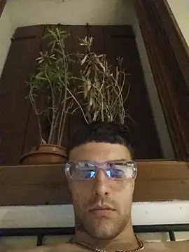Snapshot of David_leons chatting on May 2026 10:38:02 PM David leons online show from May 2026 10:38:02 PM