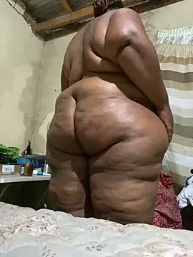 Curvycandy95 online show from April 2026 07:14:01 PM