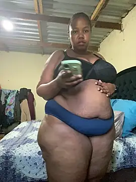 Curvycandy95 online show from April 2026 03:27:01 PM