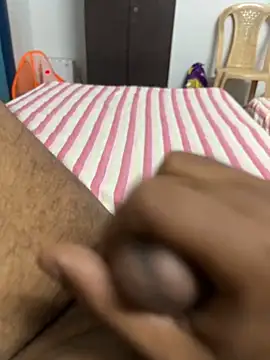 usermood2000 online show from April 2026 06:57:01 AM