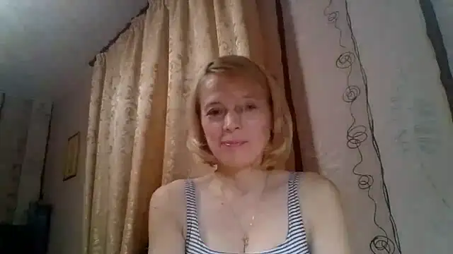 LiluXRose online show from October 2025 08:32:02 PM