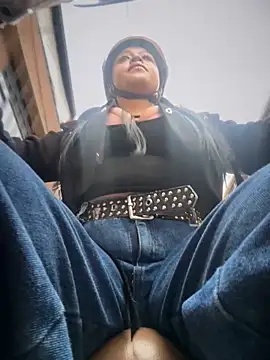 Snapshot of -Mia1 chatting on November 2025 12:05:02 PM -Mia1 online show from November 2025 12:05:02 PM