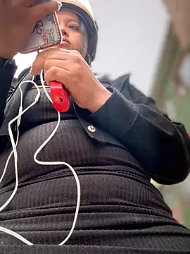 -Mia1 online show from March 2026 12:05:03 PM