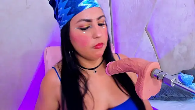 Victoriia Queen online show from November 2025 08:33:02 PM