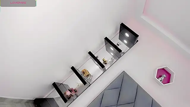 Amira Ember online show from November 2025 08:33:02 PM