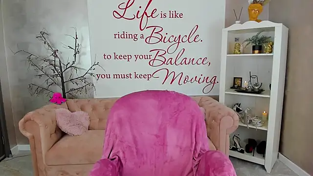 ReynaTheVixen online show from October 2025 04:57:01 PM